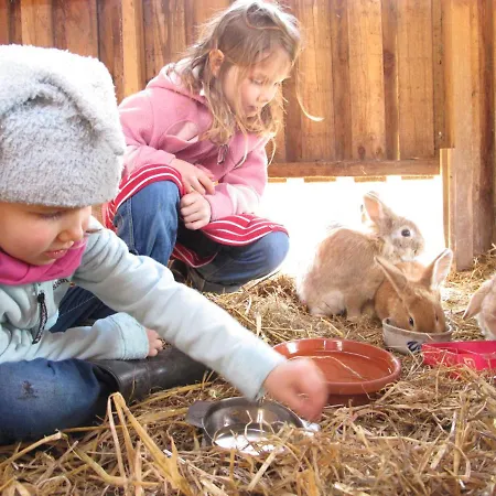 Hof Osterbunsbuell Mittelangeln