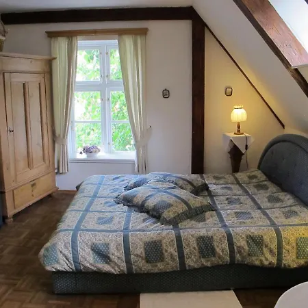 Hof Osterbunsbuell Mittelangeln